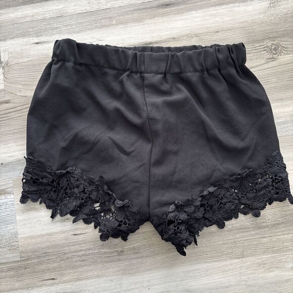 NWT Boohoo Charla Boho Goth Coquette Crochet Black Trim Shorts Size large - Picture 2 of 6